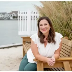 Jennifer Weiner profile picture