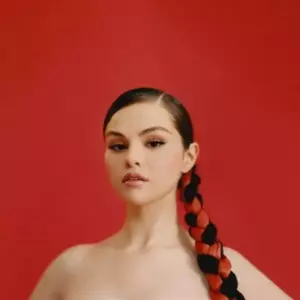 Selena Gomez profile picture